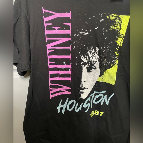 Whitney Houston 1987 Black Short Sleeve Casual T Shirt Unisex XL Oversized NWT - Picture 3 of 5